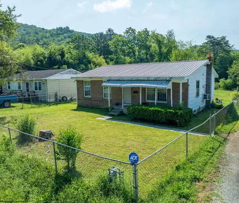 138 Woodlawn St, White Sulphur Springs, WV 24986