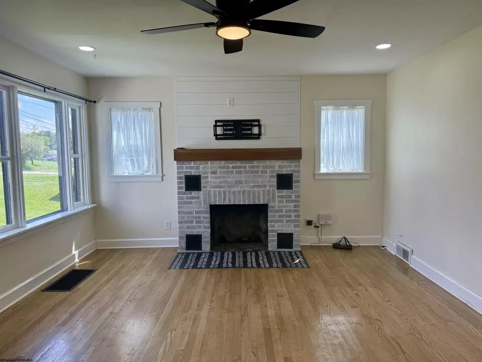 Living - 117 Miller Rd, Kingwood, WV 26537 photo 4 of 7