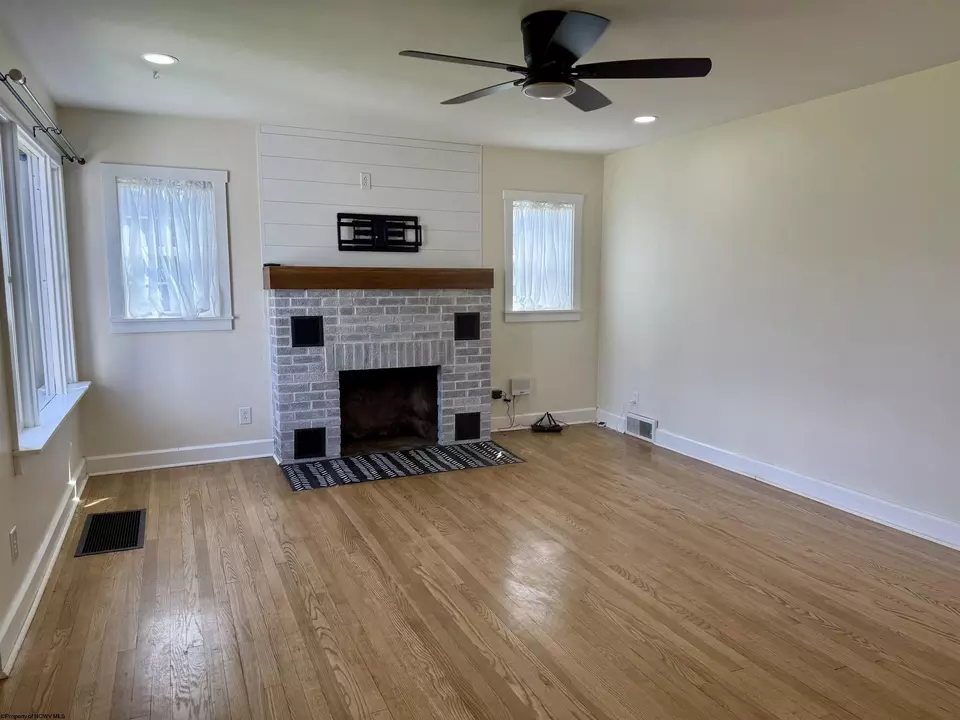 Living - 117 Miller Rd, Kingwood, WV 26537 photo 5 of 7