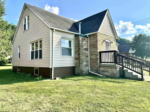 89 Hall St, Philippi, WV 26416 photo 3