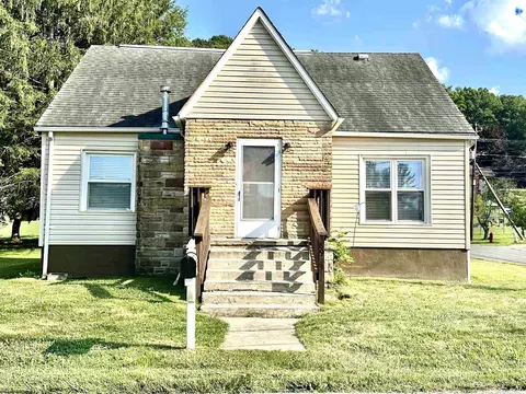 89 Hall St, Philippi, WV 26416 photo 2
