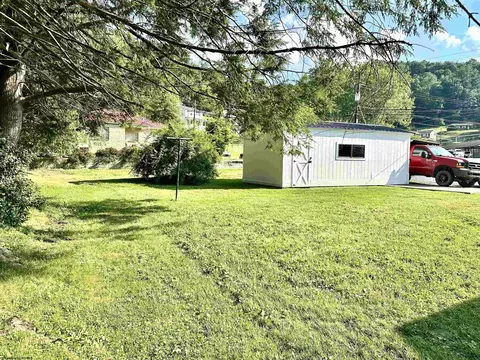 89 Hall St, Philippi, WV 26416 photo 11