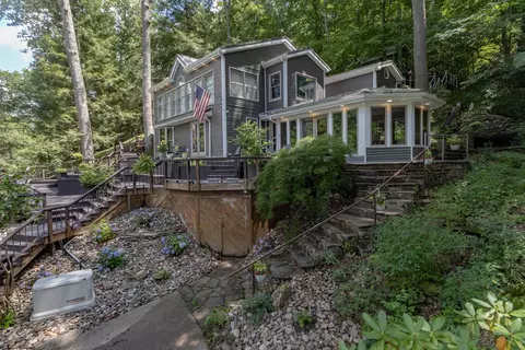 1430 Lake Floyd Cir, Bristol, WV 26426