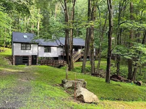 62 Wildrose Ln, Terra Alta, WV 26764