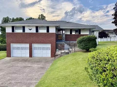 119 Golf Dr, Fairmont, WV 26554