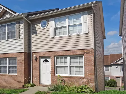 9 Hanna Ln, Morgantown, WV 26505