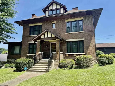 909 7th St, Fairmont, WV 26554