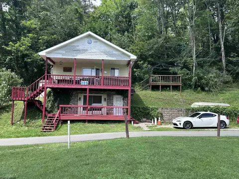 1624 Crystal Lake Rd, West Union, WV 26456