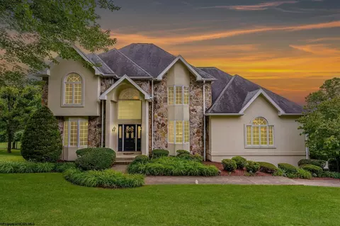 4212 Persimmon Woods Dr, Morgantown, WV 26508
