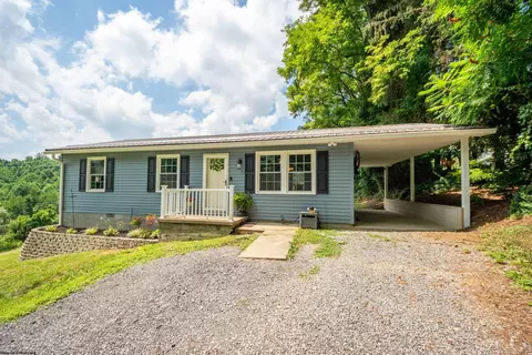 2105 Manuel Dr, Fairmont, WV 26554
