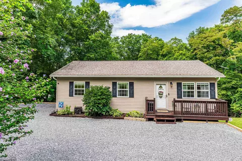 1997 Point Marion Rd, Morgantown, WV 26508