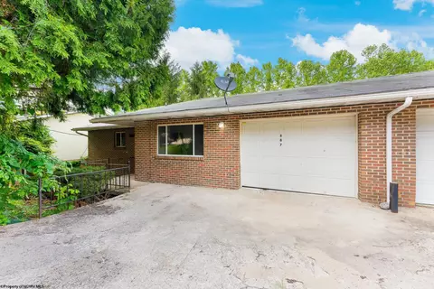 887 Tremont St, Morgantown, WV 26505
