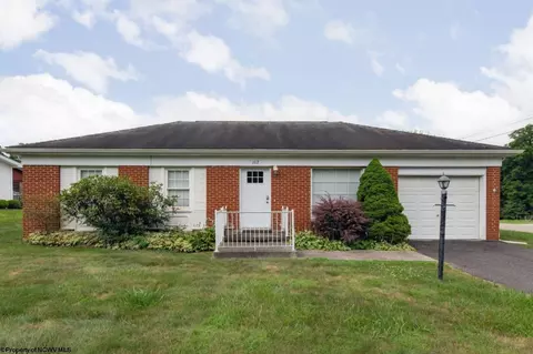 102 Seemont Dr, Kingwood, WV 26537