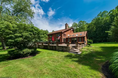 102 Country Club Ct, Kingwood, WV 26537
