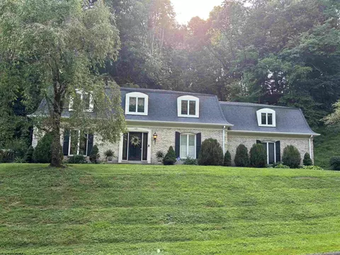 121 Stoneybrook Rd, Clarksburg, WV 26301