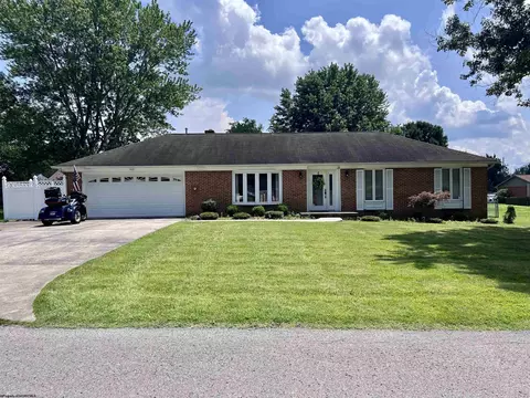 109 Mountainview Dr, Elkins, WV 26241