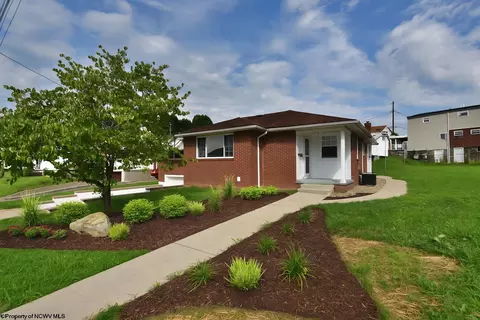 144 Seneca Dr, Clarksburg, WV 26301