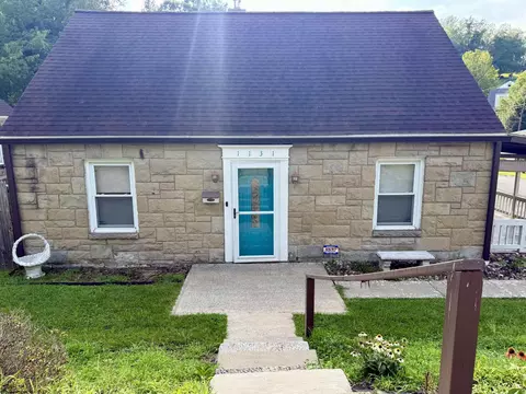 1131 S Park Dr, Fairmont, WV 26554