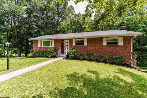 922 Henry Dr, Fairmont, WV 26554