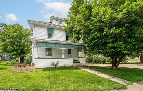 888 Riverview Dr, Morgantown, WV 26505