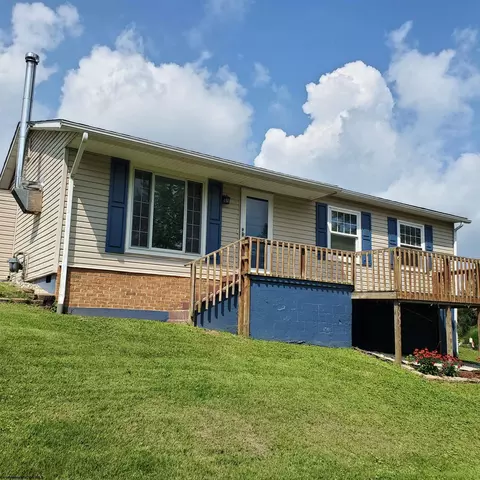 152 Gwendolyn Dr, Elkins, WV 26241