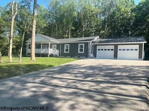 49 Holleran Hts, Kingwood, WV 26537