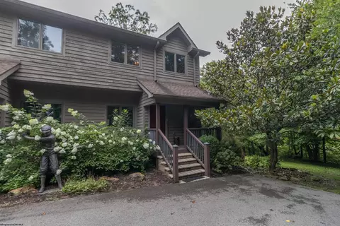 215 Aaron Smith Dr, Bridgeport, WV 26330