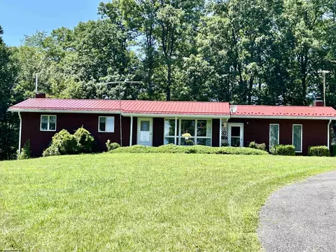 2731 Birds Creek Rd, Tunnelton, WV 26444