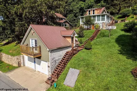 360 Lake Floyd Cir, Bristol, WV 26426