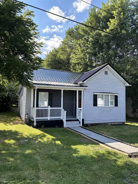 121 Hoff St, Belington, WV 26250