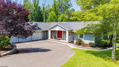 80 Candlelight Dr, Morgantown, WV 26508