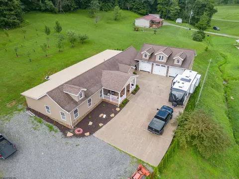 857 Gawthrop Rd, Grafton, WV 26354