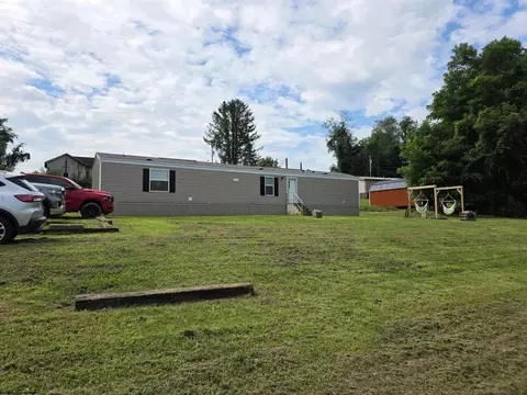 112 Needle Ln, Montana Mines, WV 26586