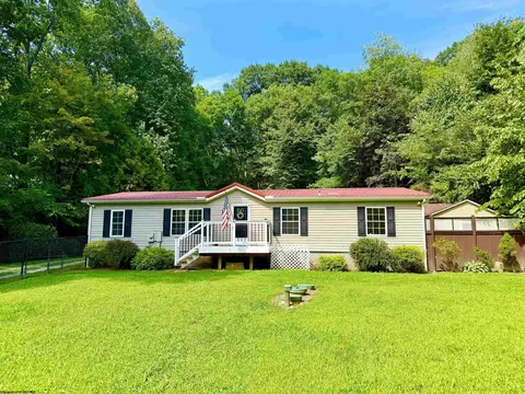 162 Mohans Run Rd, Mannington, WV 26582