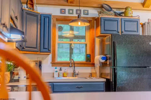 Kitchen - 409 Aster Dr, Terra Alta, WV 26764 photo 2 of 4