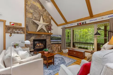 Living - 409 Aster Dr, Terra Alta, WV 26764 photo 2 of 4