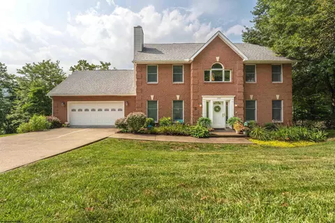 1005 Deerwood Dr, Morgantown, WV 26508