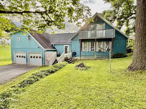 141 Golf Dr, Fairmont, WV 26554