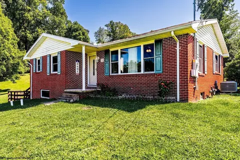 36 Plantation Dr, Morgantown, WV 26508