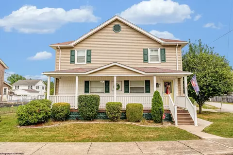 41 First St, Smock, PA 15480