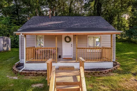 461 Ohio Ave, Westover, WV 26501