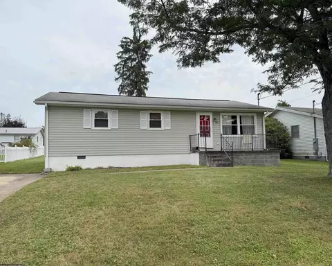 16 Vector Ave, Elkins, WV 26241 photo 4