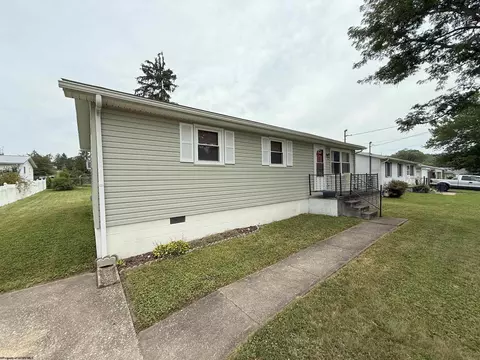 16 Vector Ave, Elkins, WV 26241 photo 8