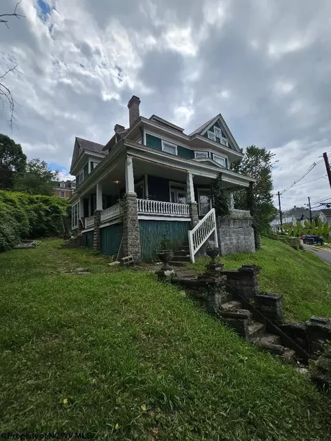 439 S Chestnut St, Clarksburg, WV 26301
