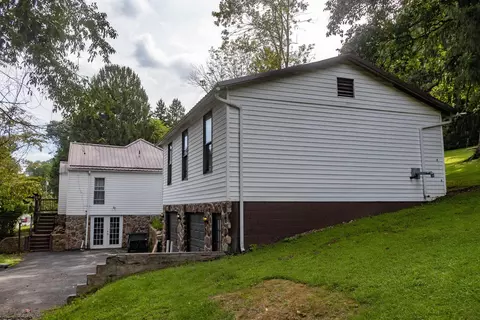5359 Fairmont Rd, Rivesville, WV 26588