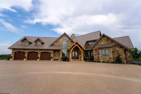 300 Mountain Retreat Dr, Horner, WV 26372