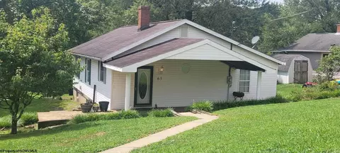 63 Broomfield St, Rachel, WV 26587