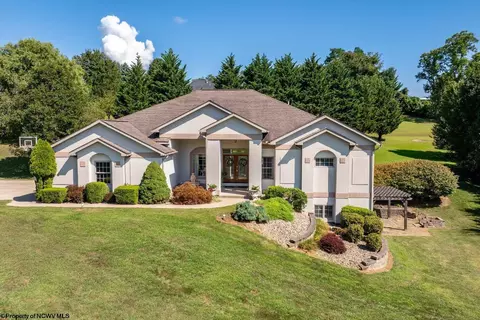 7 Zara Dr, Morgantown, WV 26508
