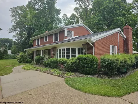 104 Kenwood Pl, Clarksburg, WV 26301