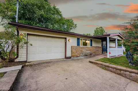 120 Parkview Dr, Morgantown, WV 26501